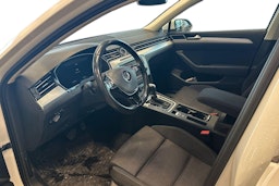 valkoinen Volkswagen Passat 2016 kuva 3.