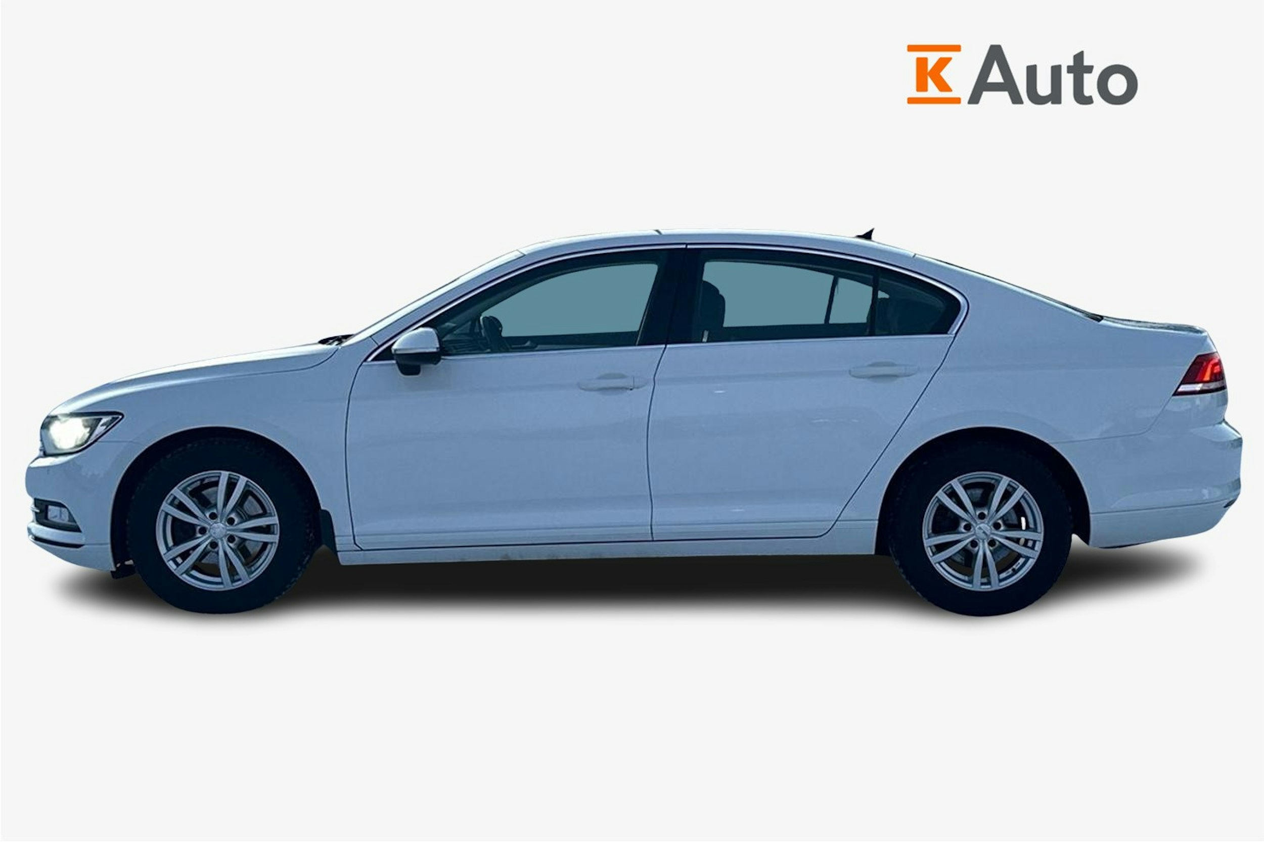 valkoinen Volkswagen Passat 2016 kuva 6.