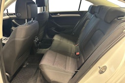 valkoinen Volkswagen Passat 2016 kuva 10.