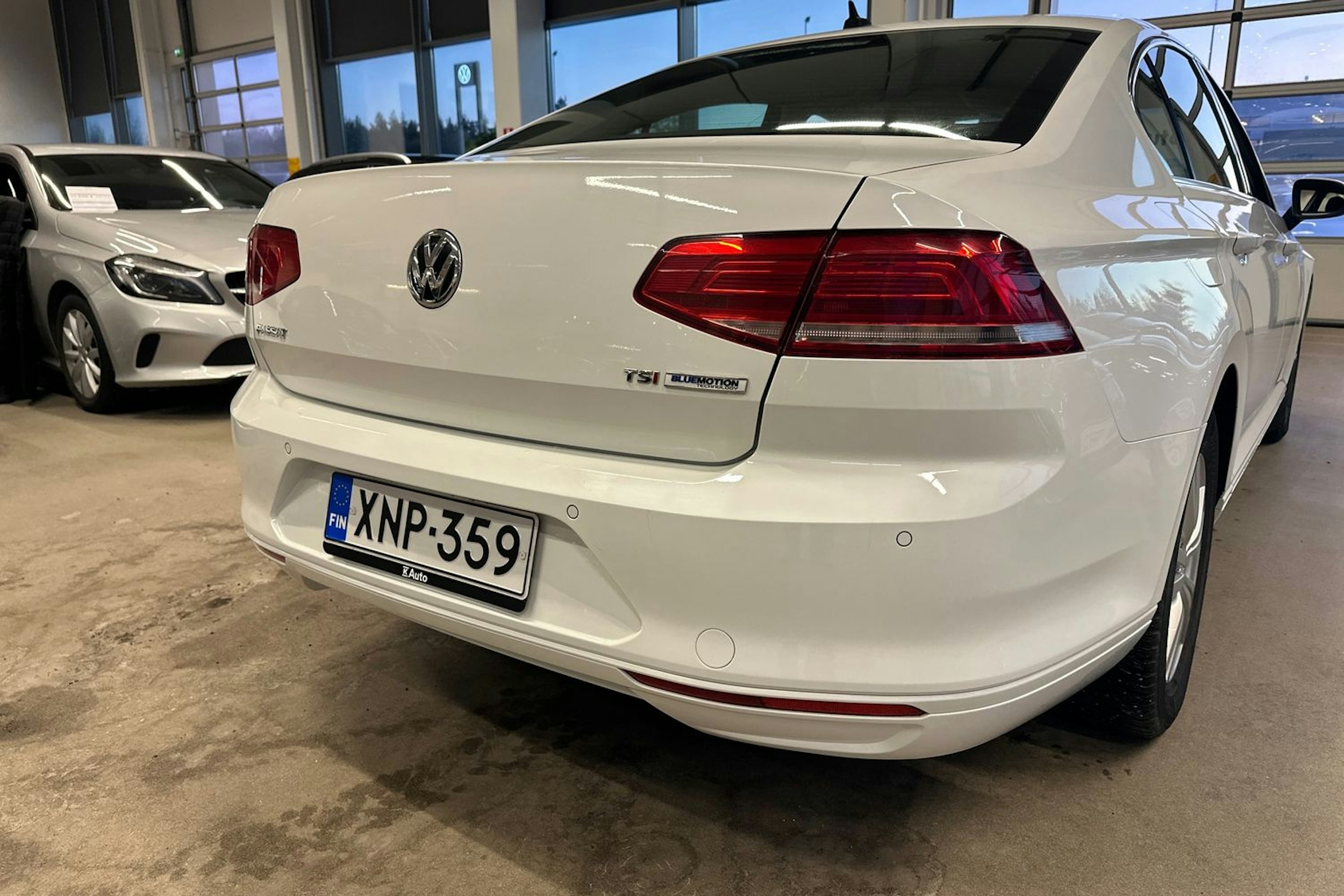 valkoinen Volkswagen Passat 2016 kuva 17.