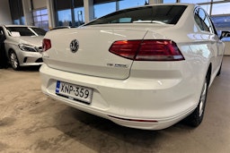valkoinen Volkswagen Passat 2016 kuva 17.
