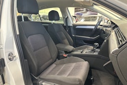 valkoinen Volkswagen Passat 2016 kuva 18.