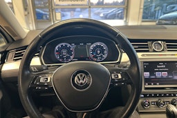valkoinen Volkswagen Passat 2016 kuva 22.