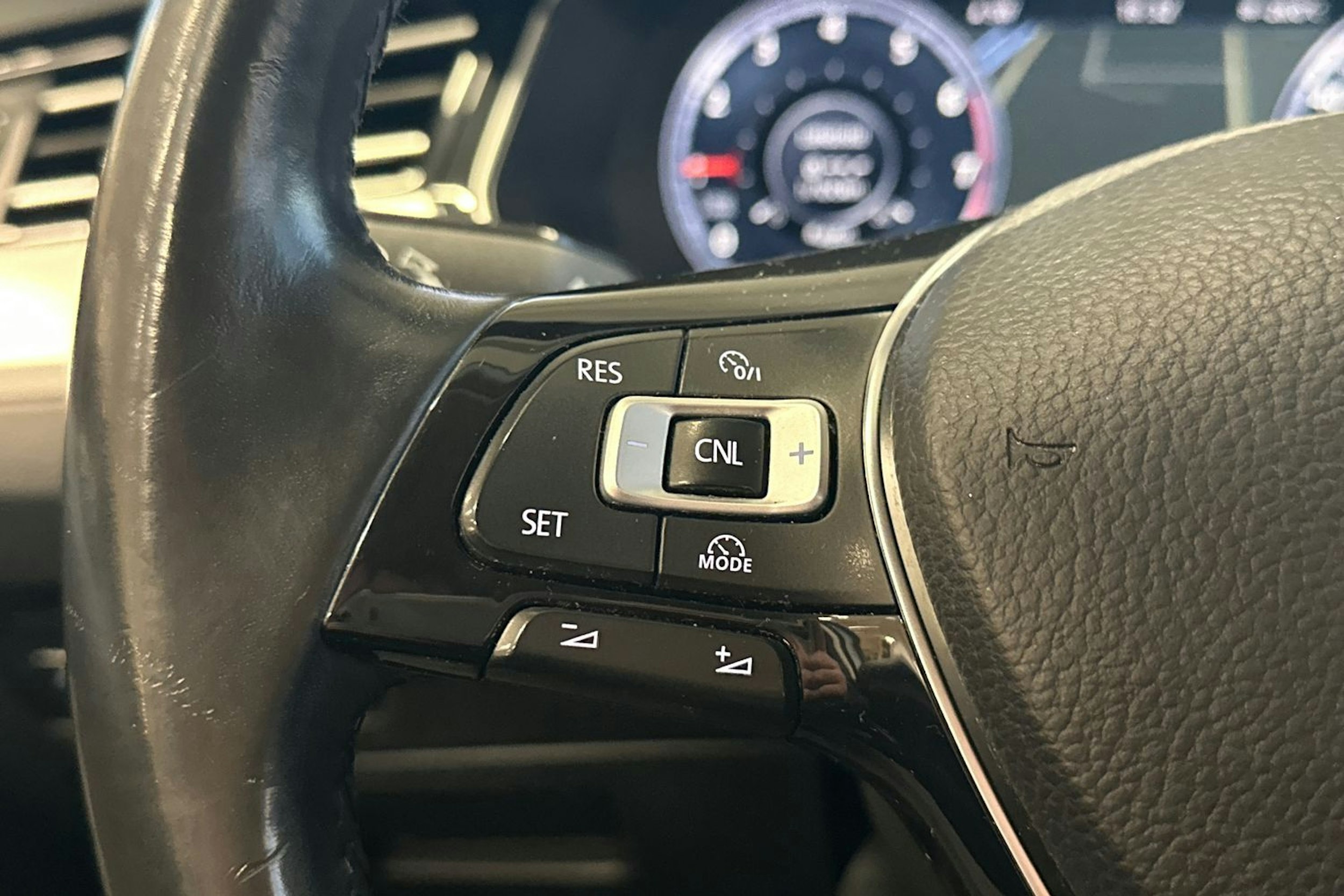 valkoinen Volkswagen Passat 2016 kuva 24.