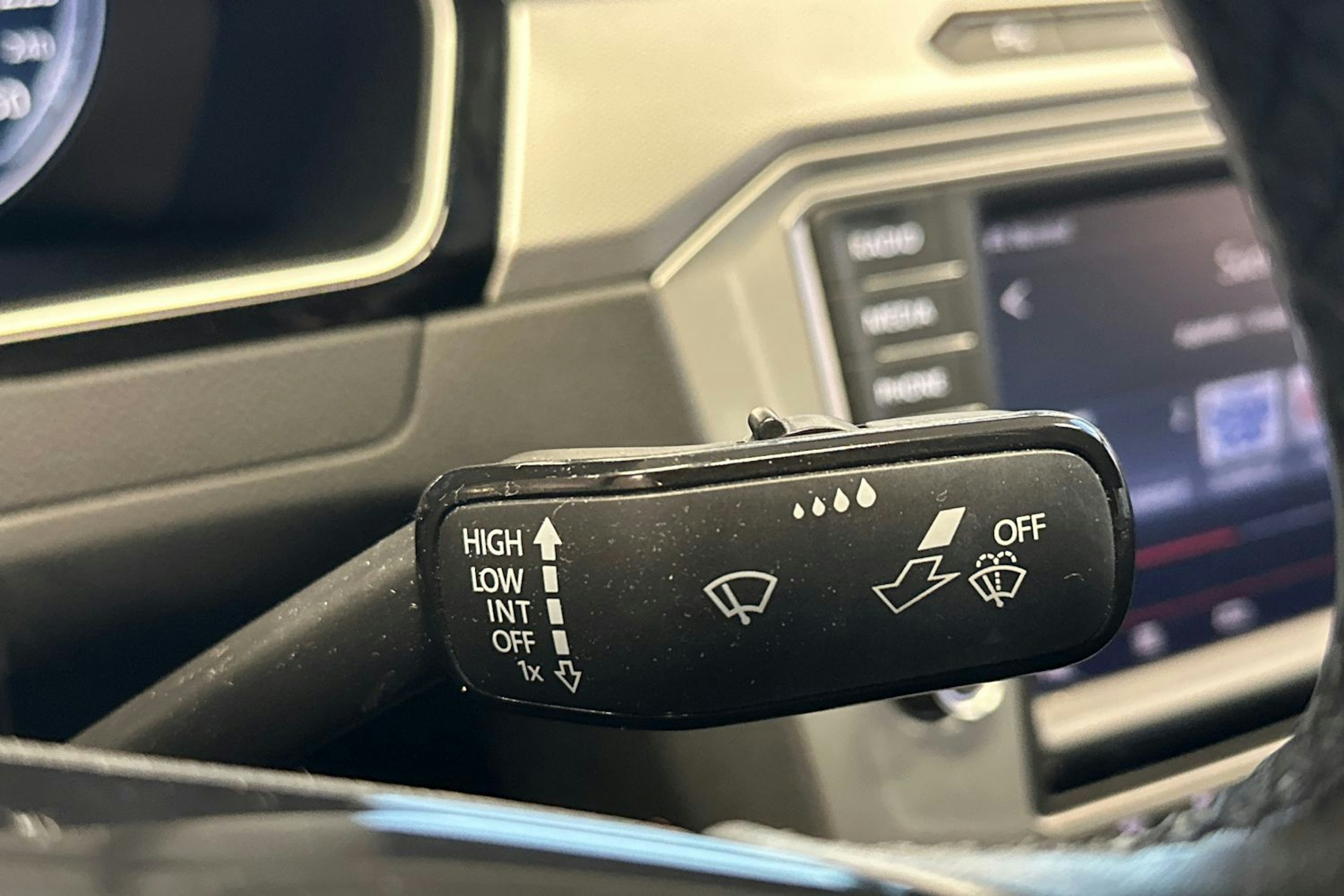 valkoinen Volkswagen Passat 2016 kuva 27.