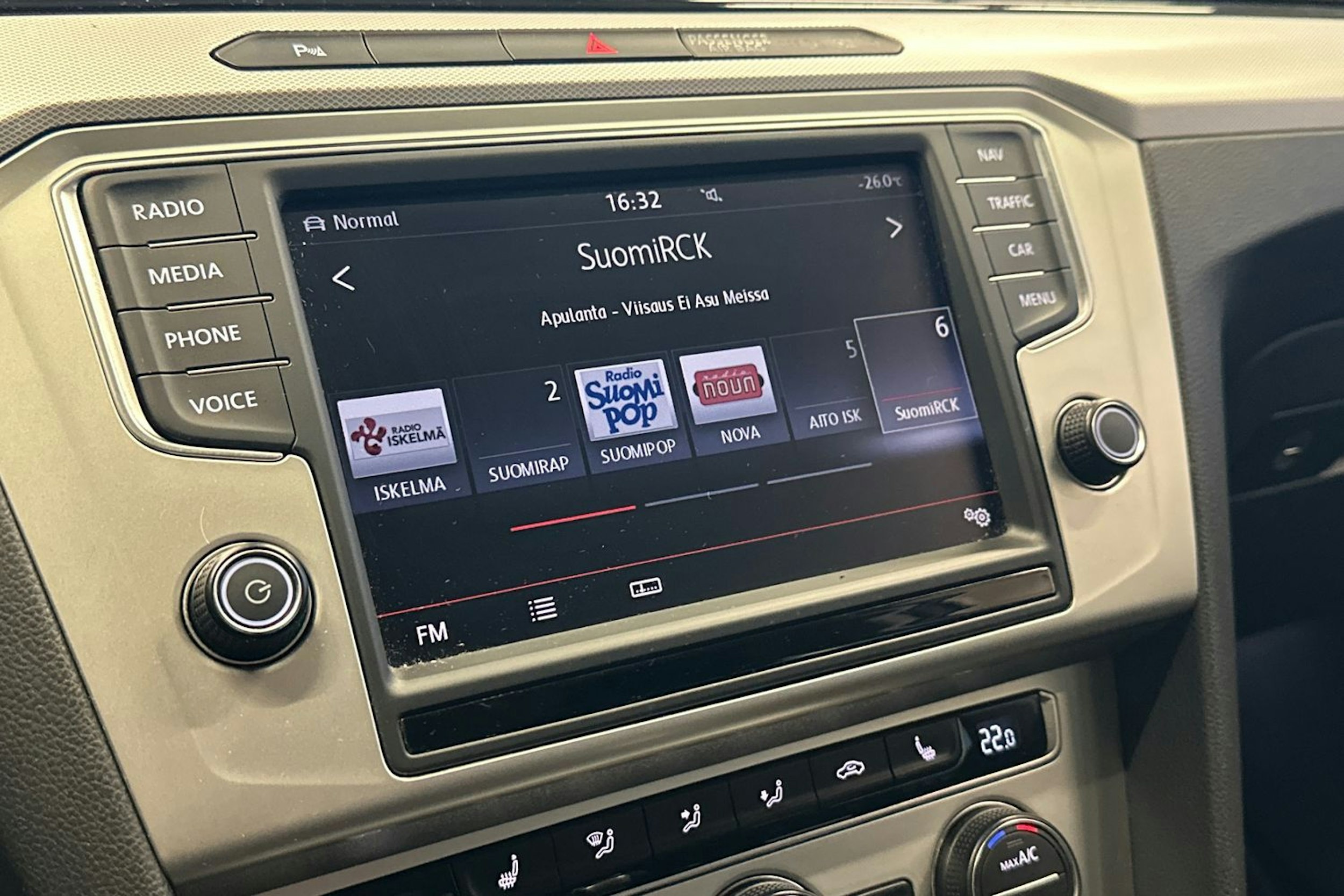 valkoinen Volkswagen Passat 2016 kuva 28.