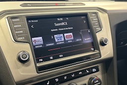 valkoinen Volkswagen Passat 2016 kuva 28.