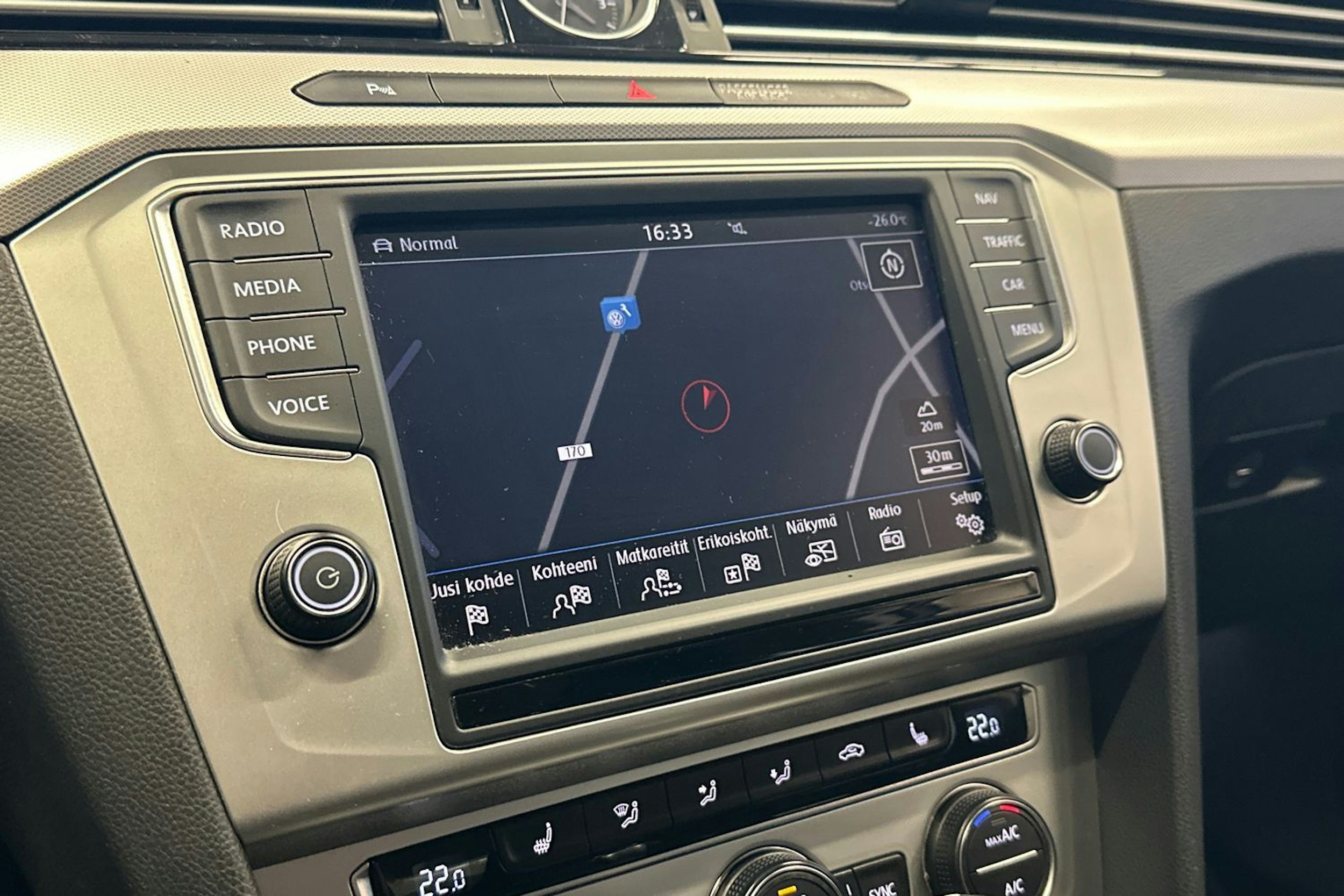 valkoinen Volkswagen Passat 2016 kuva 29.