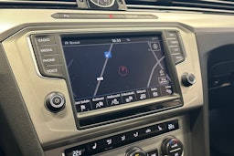 valkoinen Volkswagen Passat 2016 kuva 29.