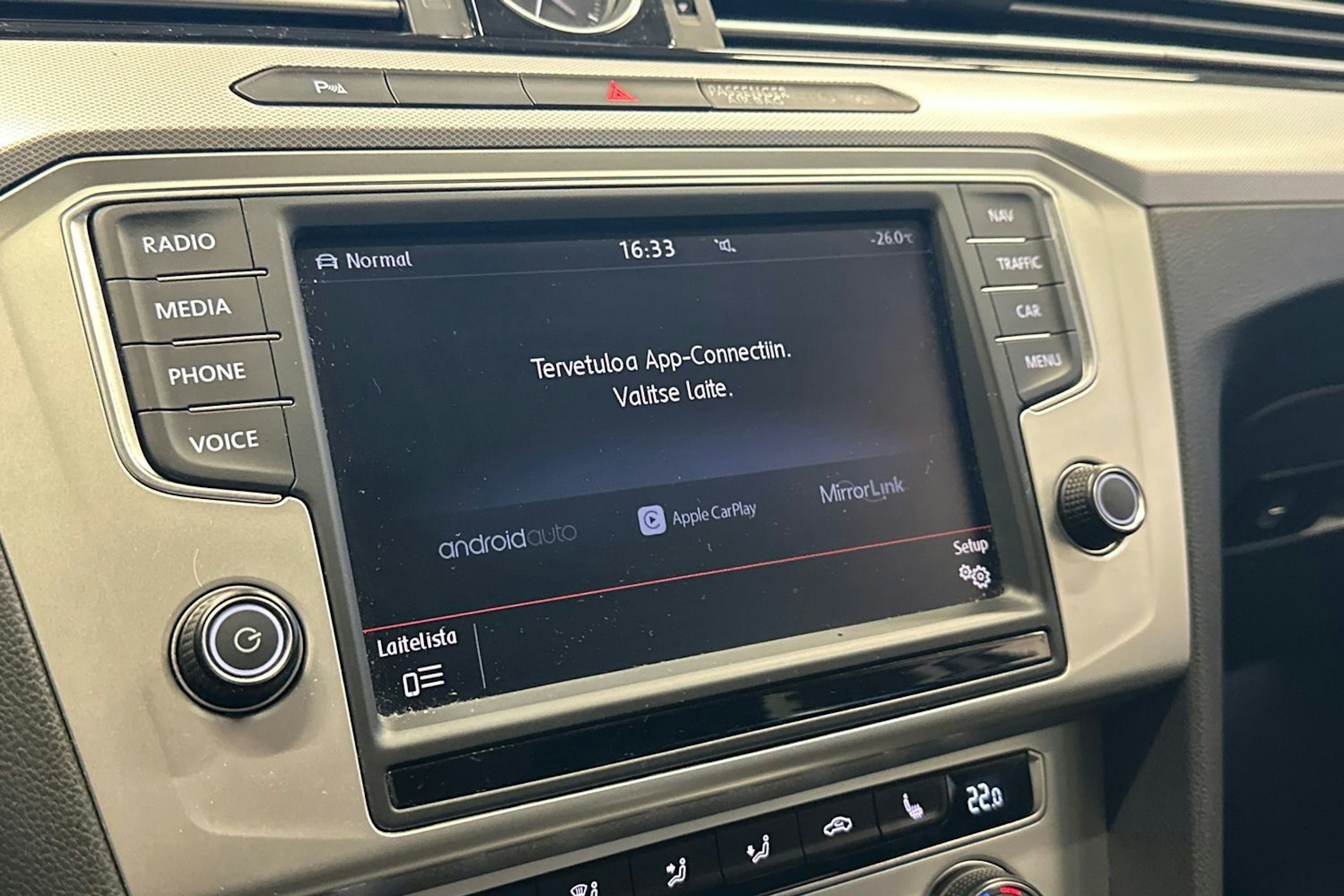 valkoinen Volkswagen Passat 2016 kuva 31.