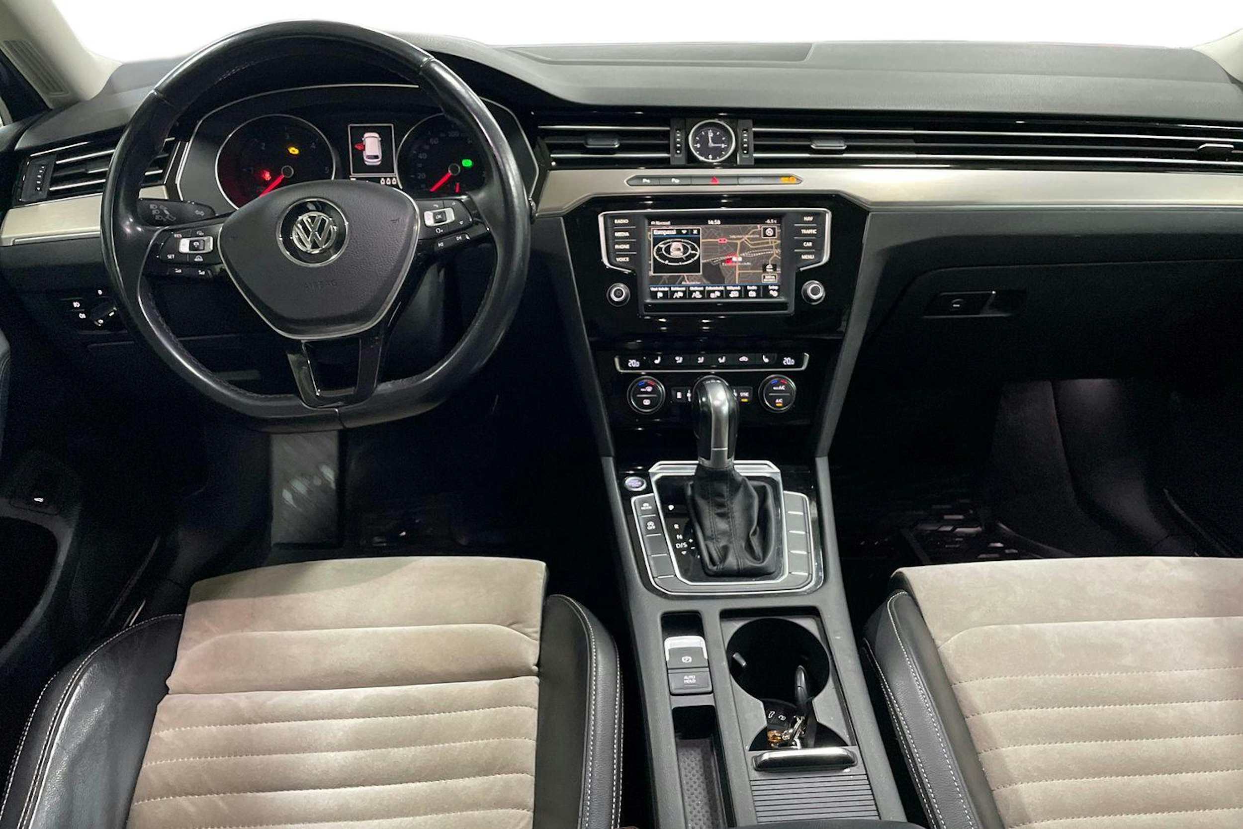 Harmaa Volkswagen PASSAT 2016 kuva 9.