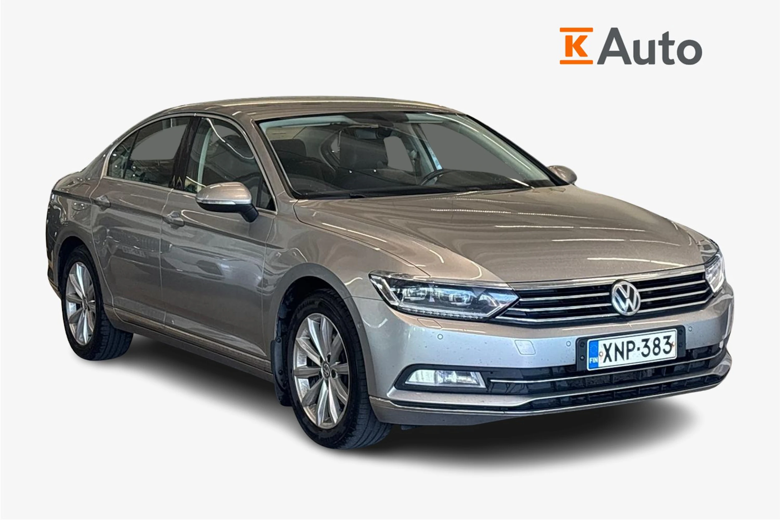 harmaa Volkswagen Passat 2016 kuva 1.