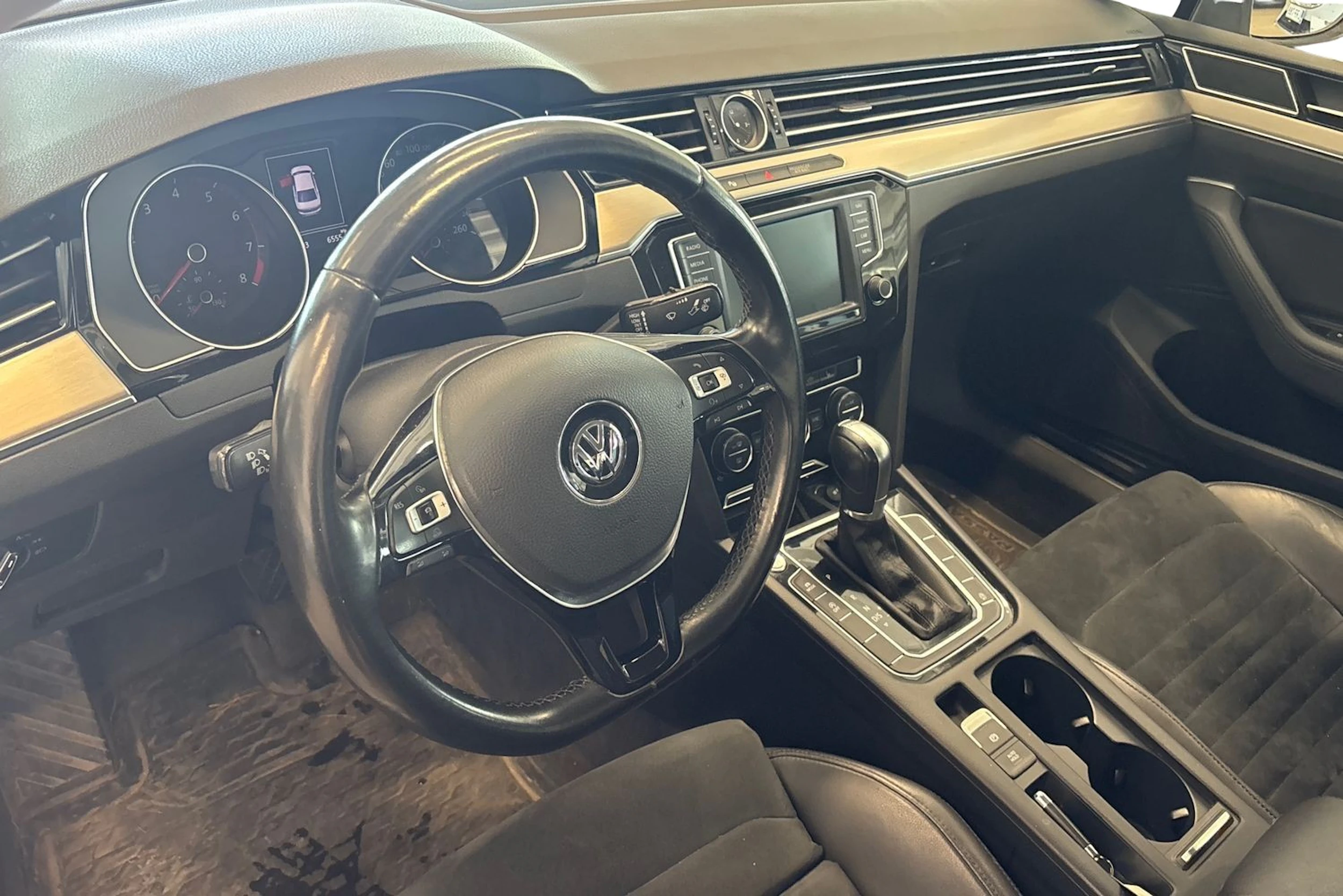 harmaa Volkswagen Passat 2016 kuva 3.