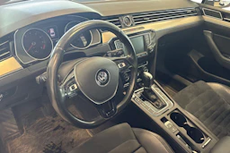 harmaa Volkswagen Passat 2016 kuva 3.