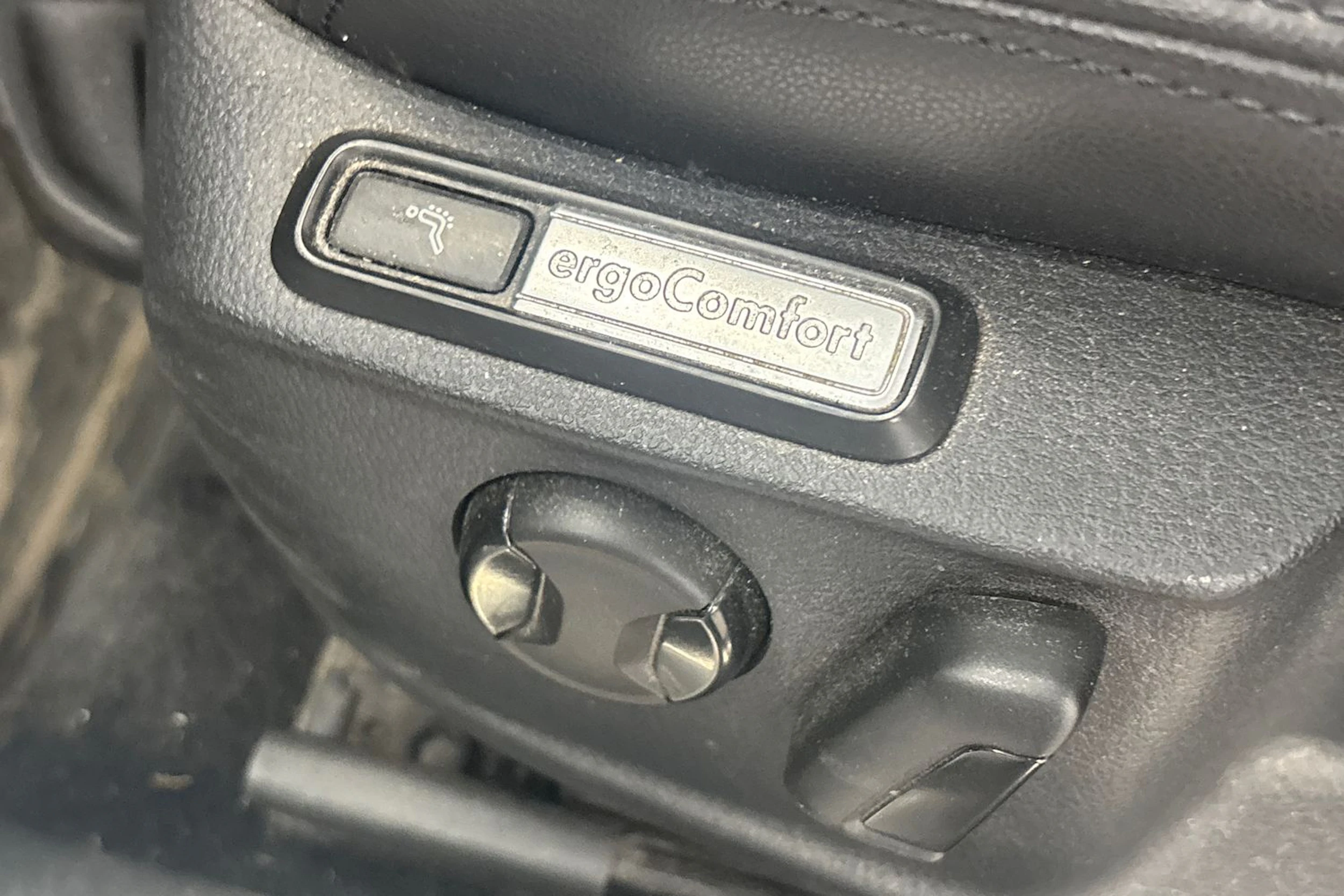 harmaa Volkswagen Passat 2016 kuva 6.