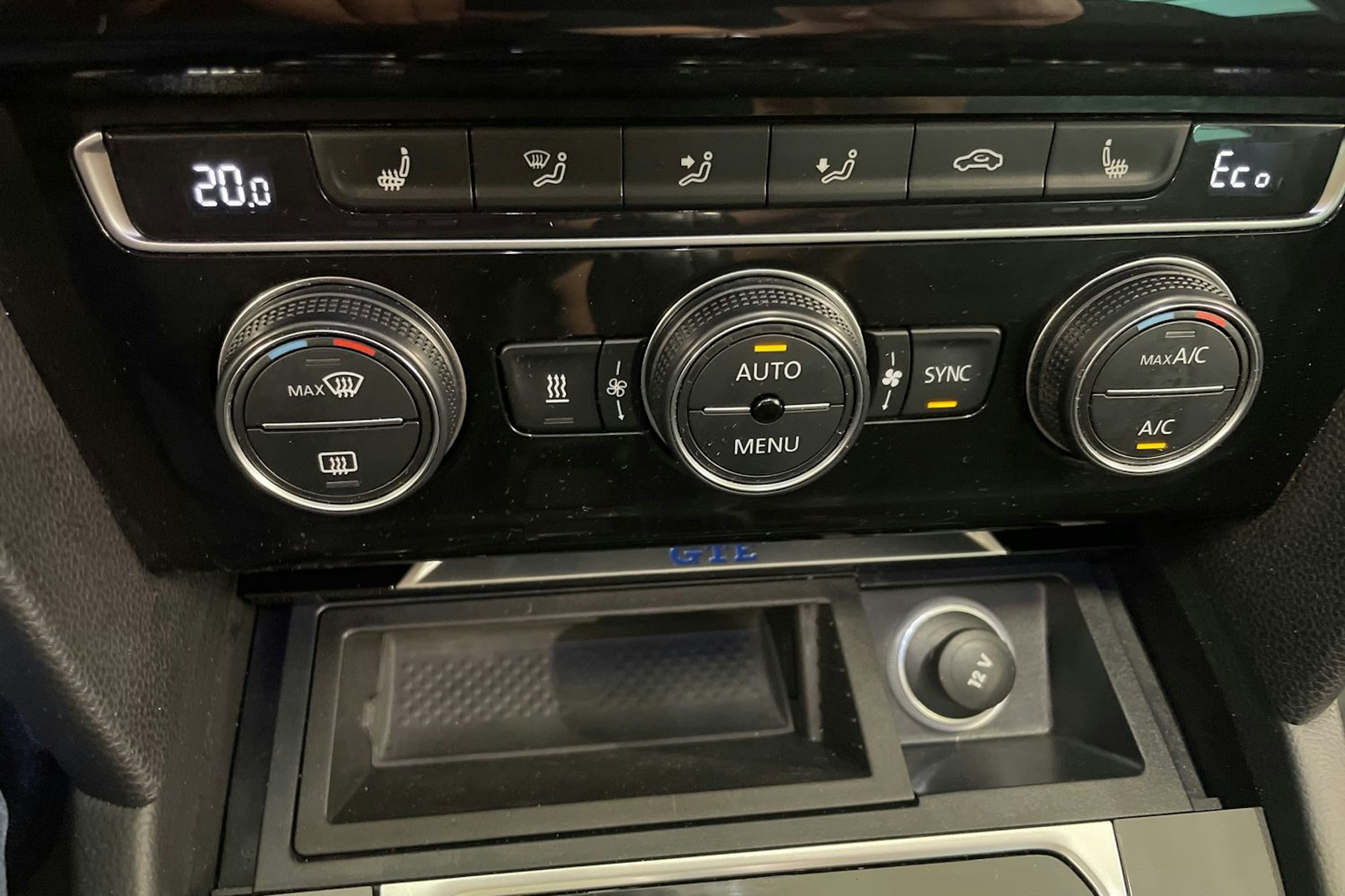 Sininen Volkswagen PASSAT 2016 kuva 18.