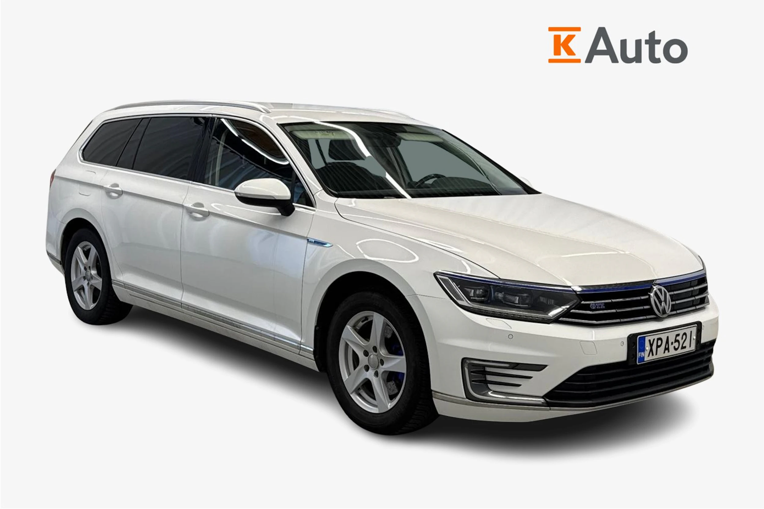 valkoinen Volkswagen Passat 2016 kuva 1.