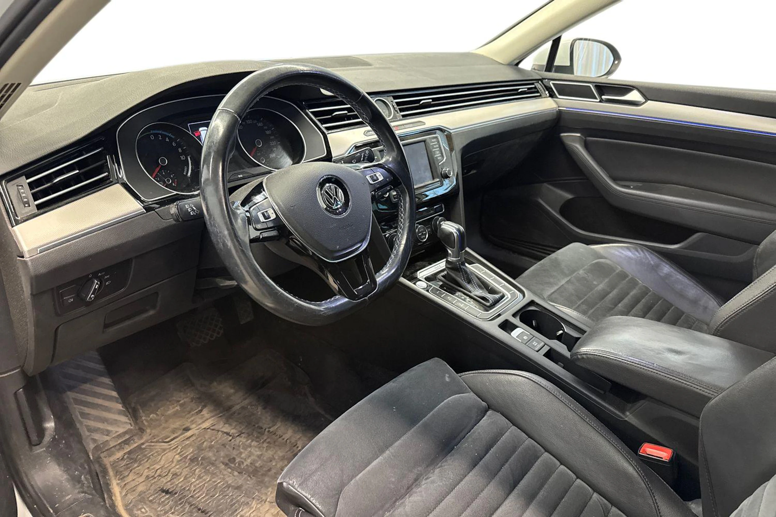 valkoinen Volkswagen Passat 2016 kuva 8.