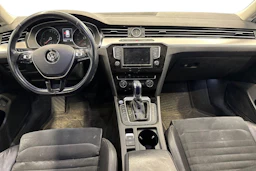 valkoinen Volkswagen Passat 2016 kuva 9.