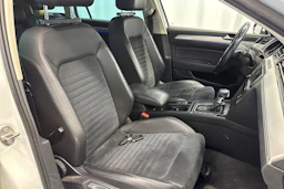 valkoinen Volkswagen Passat 2016 kuva 15.