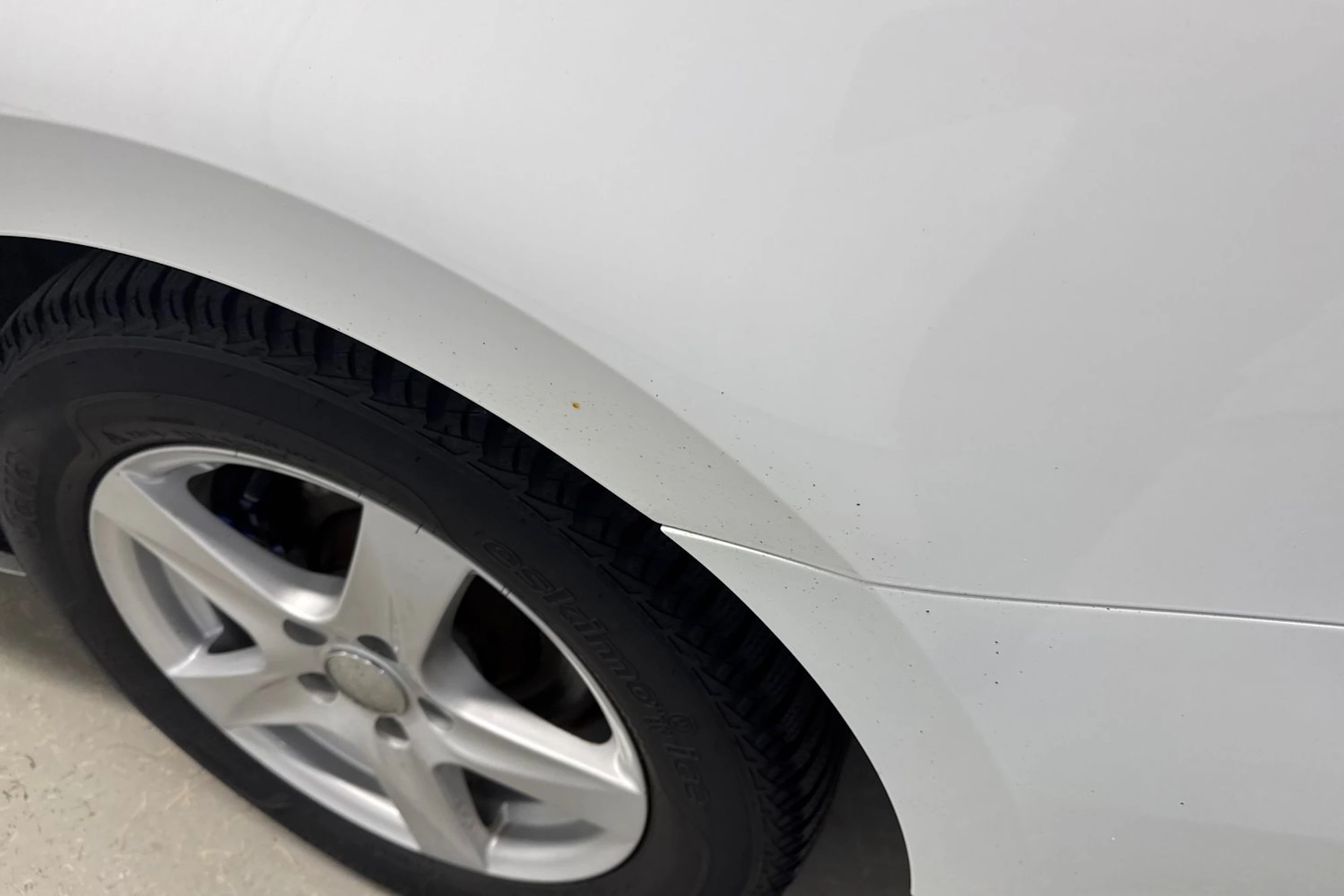valkoinen Volkswagen Passat 2016 kuva 23.
