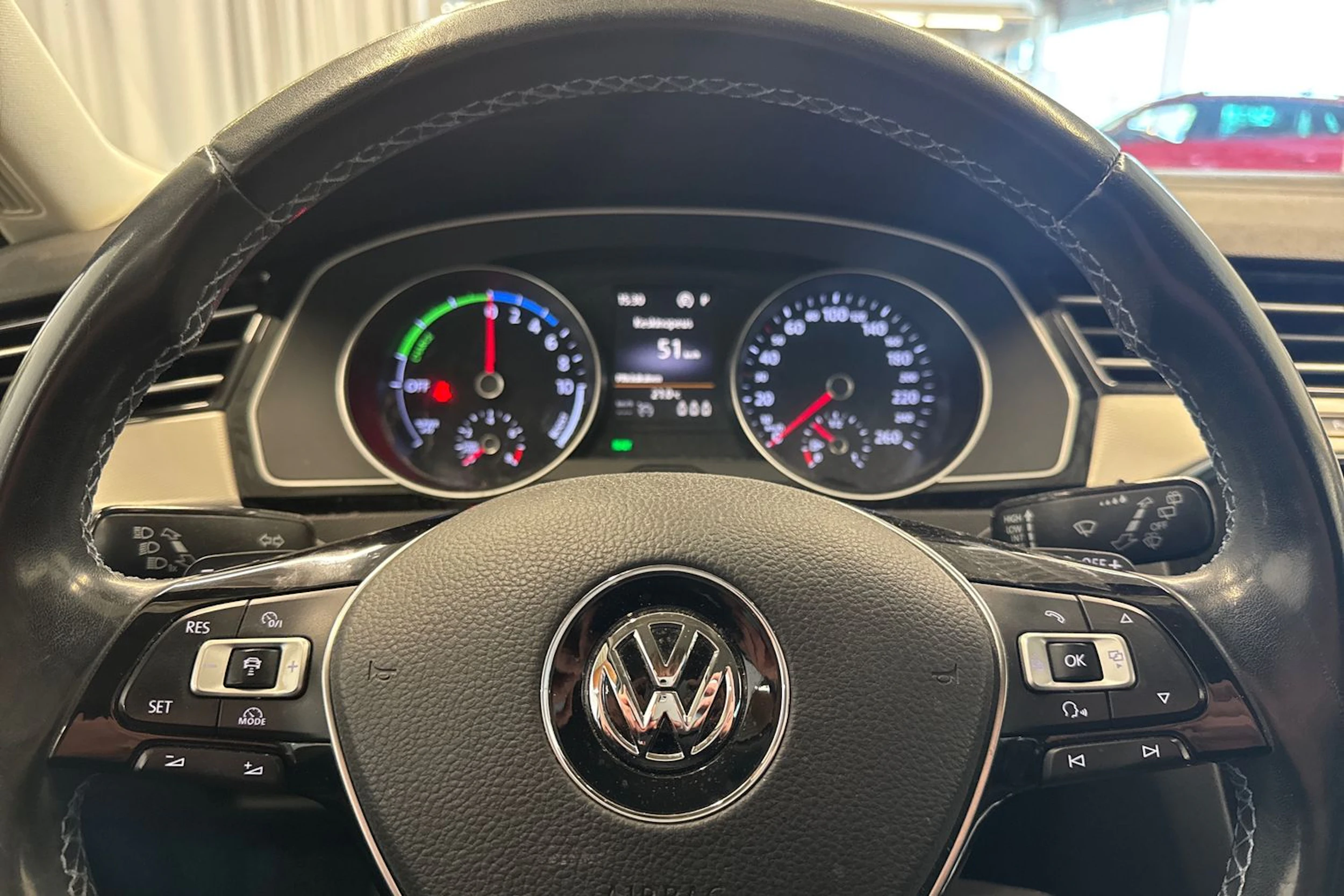 valkoinen Volkswagen Passat 2016 kuva 28.