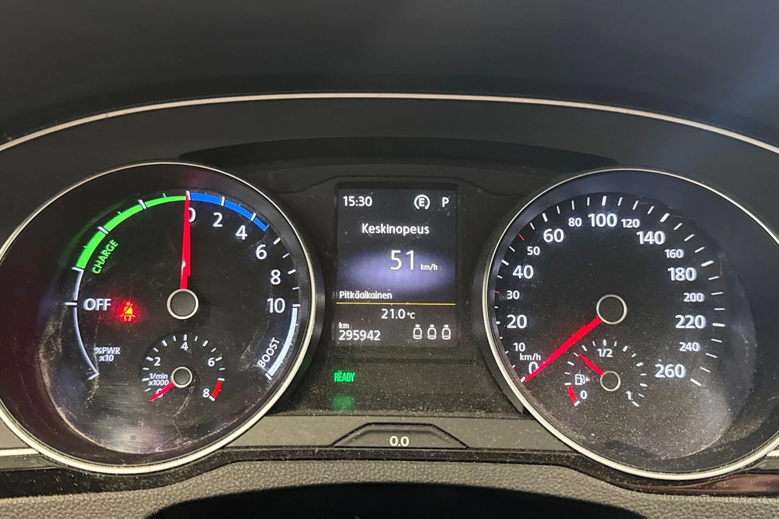 valkoinen Volkswagen Passat 2016 kuva 29.