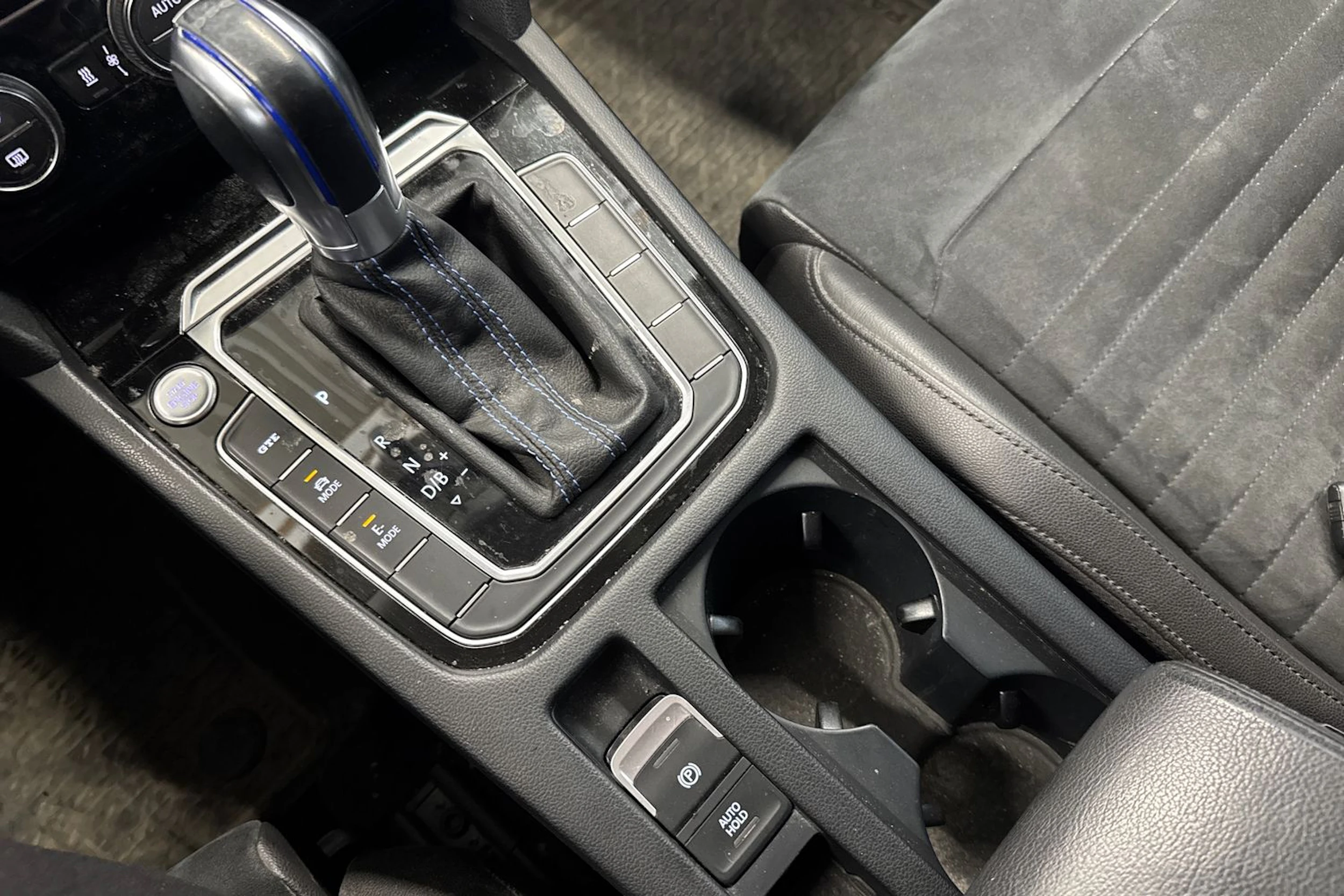valkoinen Volkswagen Passat 2016 kuva 31.