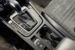 valkoinen Volkswagen Passat 2016 kuva 31.