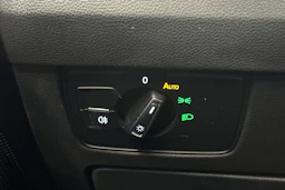 valkoinen Volkswagen Passat 2016 kuva 32.
