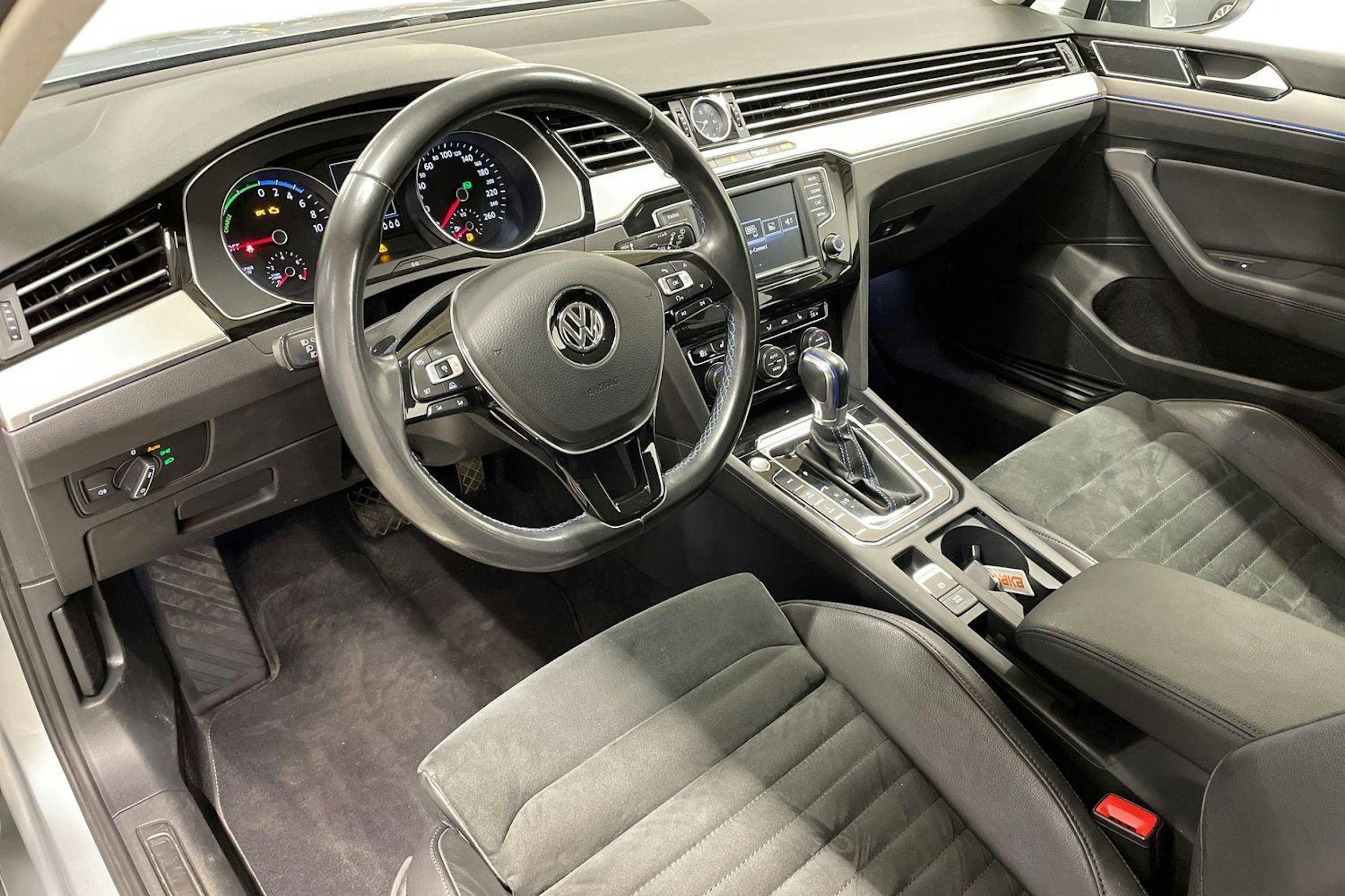 hopea Volkswagen Passat 2016 kuva 7.