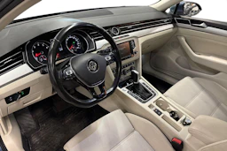 sininen Volkswagen Passat 2016 kuva 3.