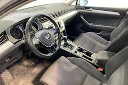 valkoinen Volkswagen Passat 2017 kuva 3.