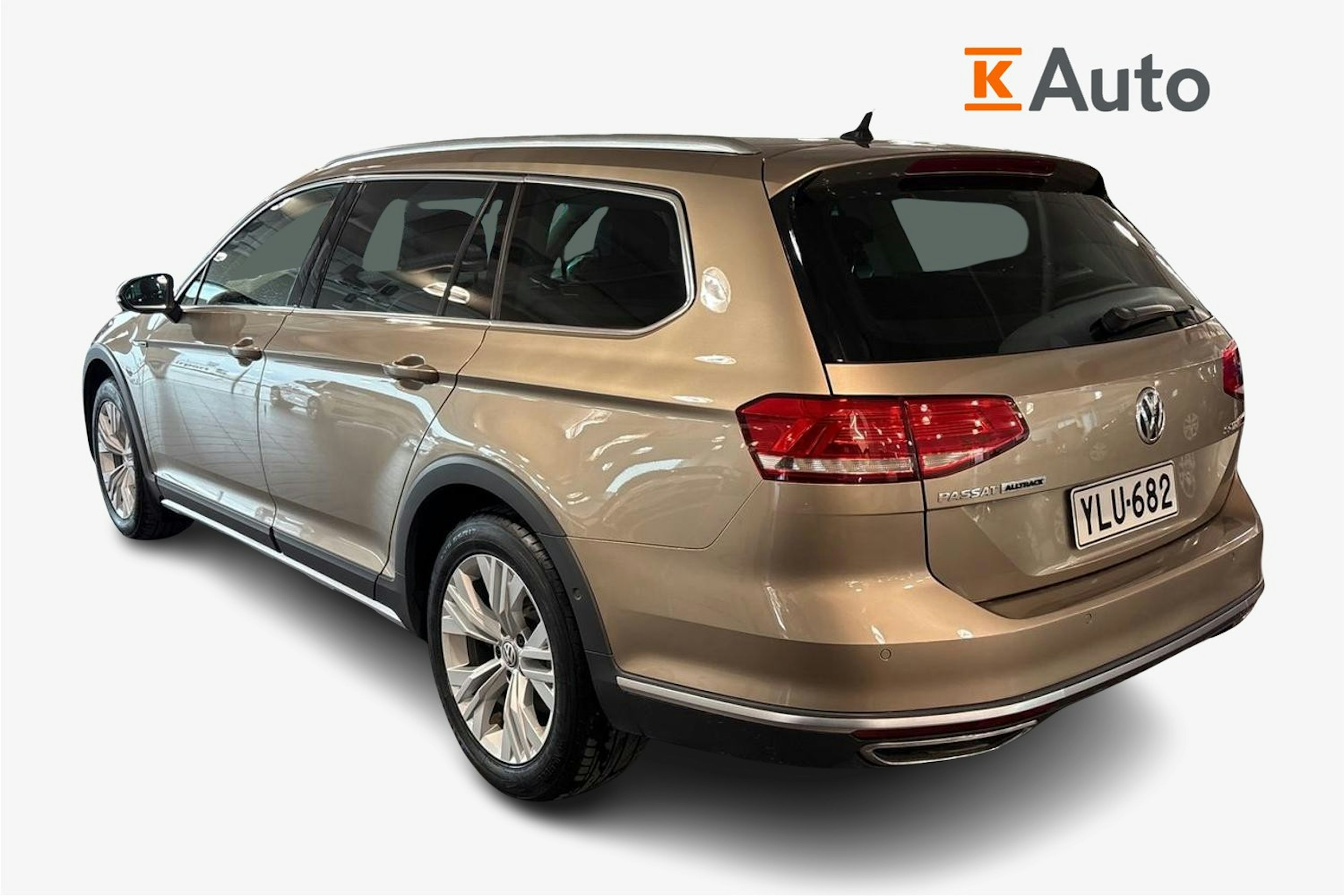 ruskea (beige) Volkswagen Passat 2016 kuva 2.