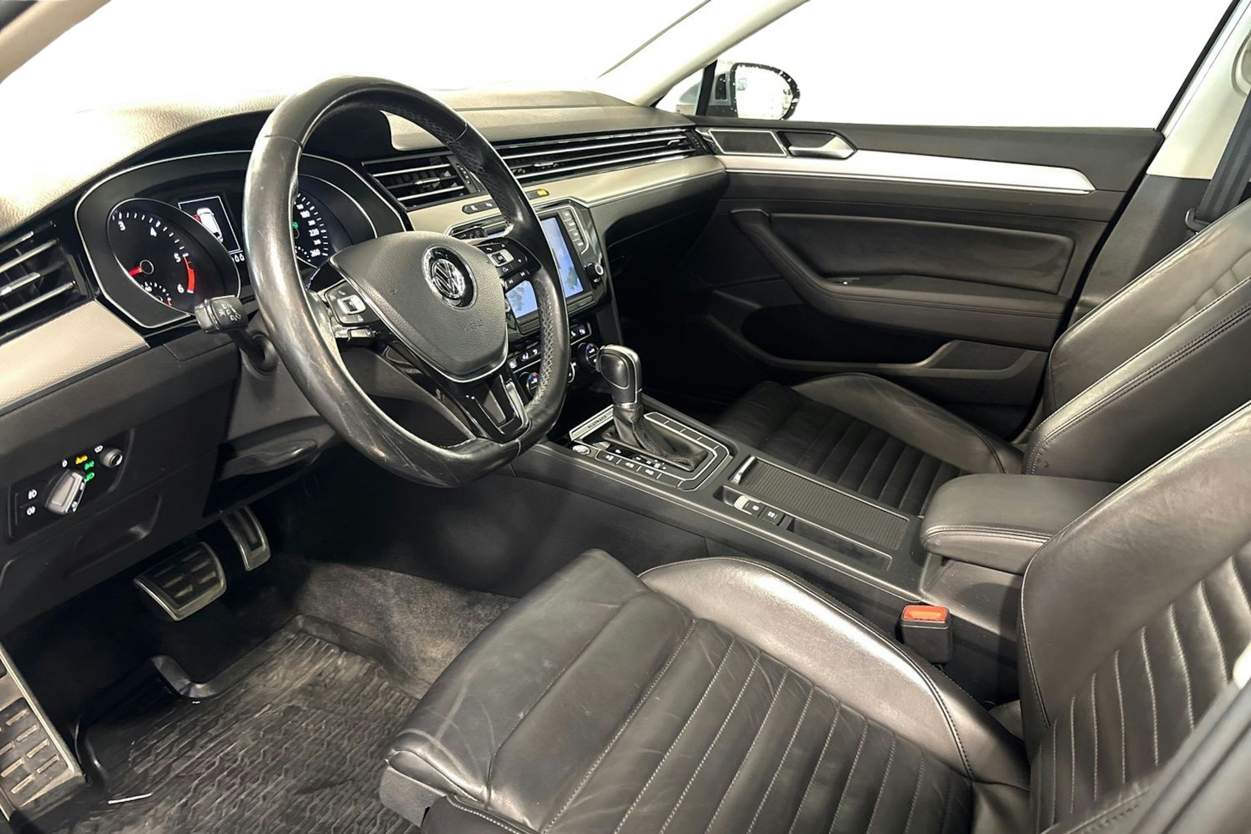 ruskea (beige) Volkswagen Passat 2016 kuva 7.