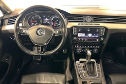 ruskea (beige) Volkswagen Passat 2016 kuva 9.