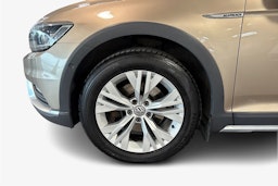 ruskea (beige) Volkswagen Passat 2016 kuva 11.
