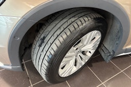ruskea (beige) Volkswagen Passat 2016 kuva 13.