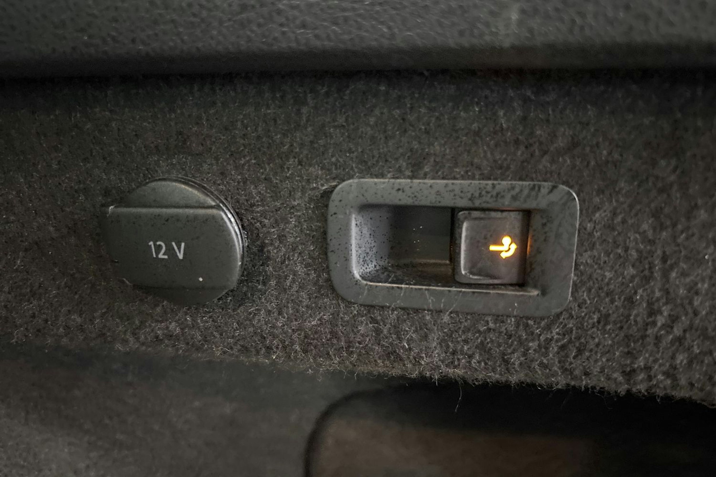 ruskea (beige) Volkswagen Passat 2016 kuva 16.