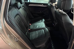 ruskea (beige) Volkswagen Passat 2016 kuva 17.