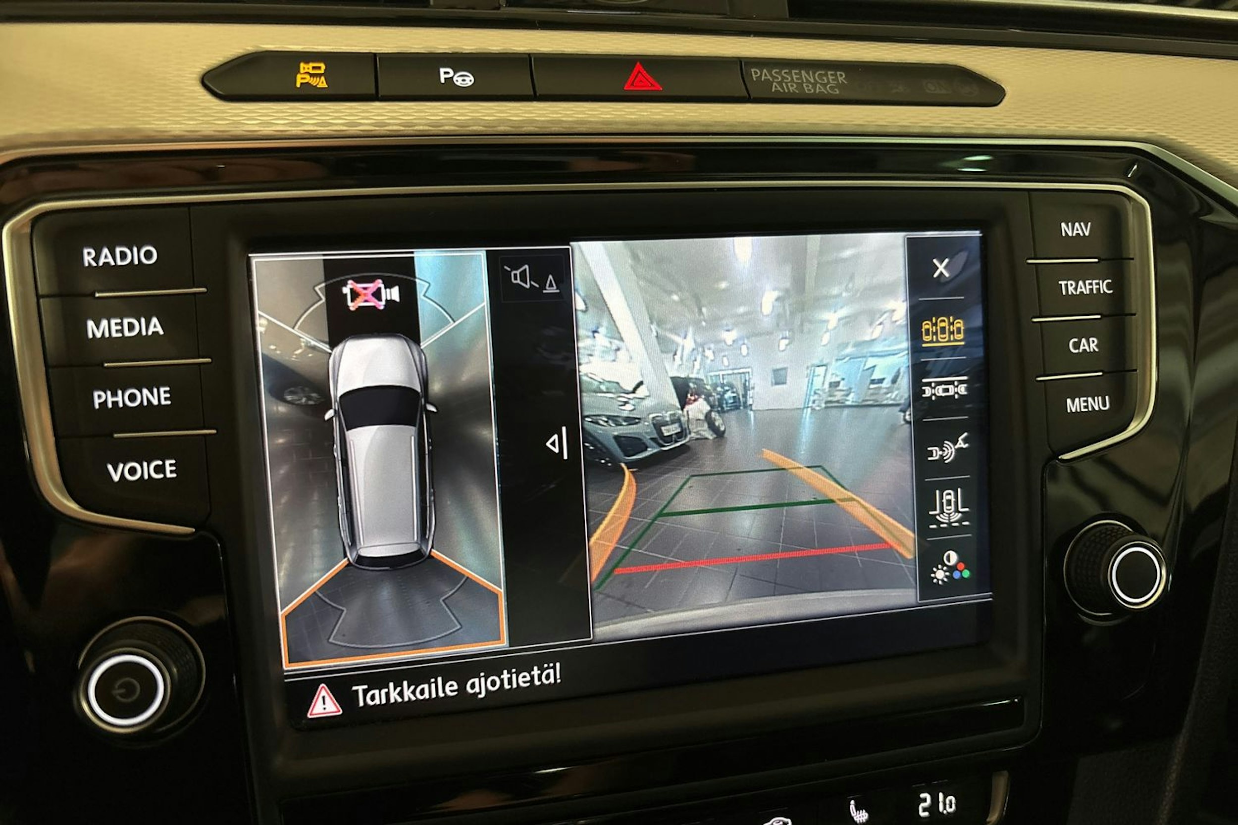 ruskea (beige) Volkswagen Passat 2016 kuva 24.