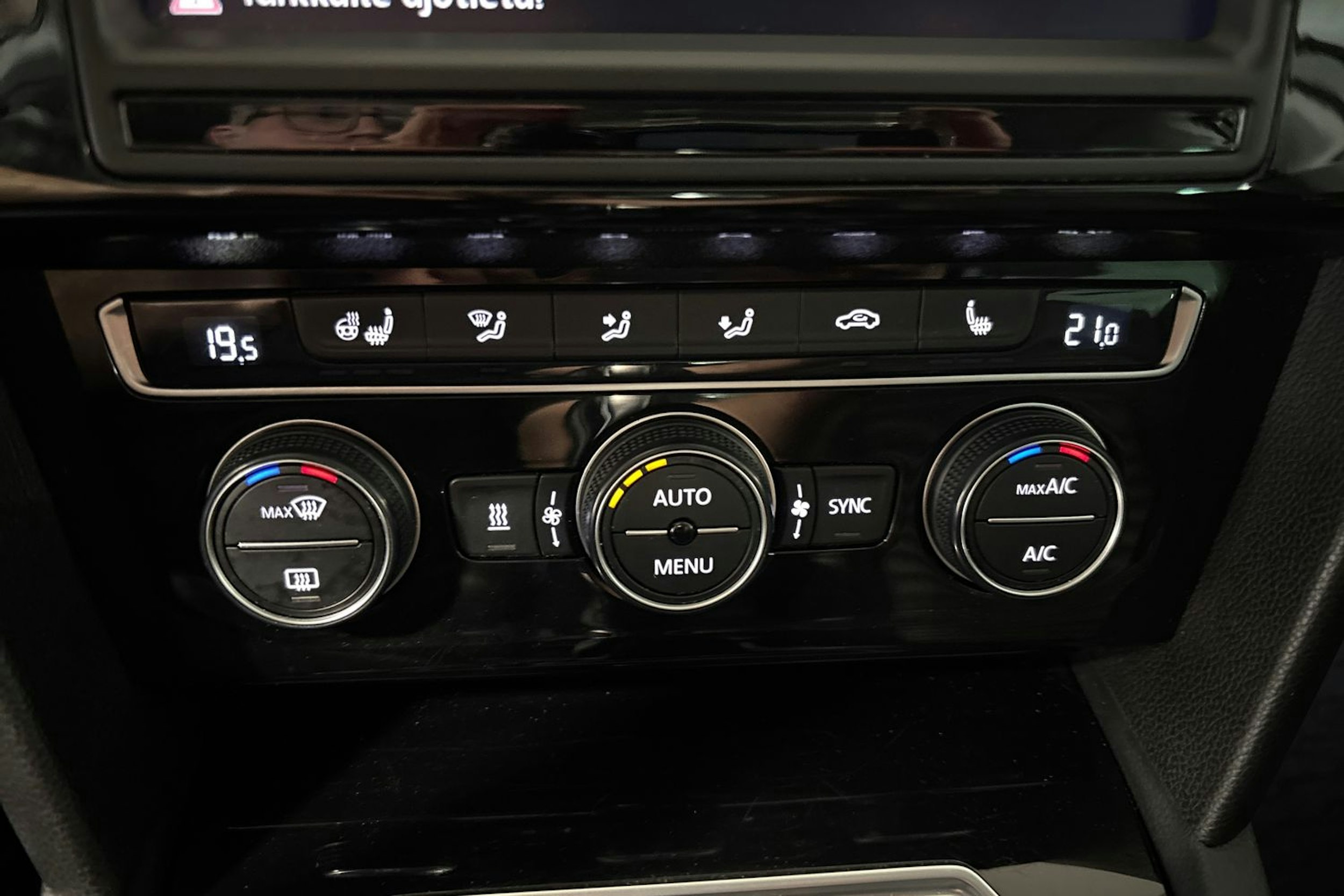 ruskea (beige) Volkswagen Passat 2016 kuva 25.