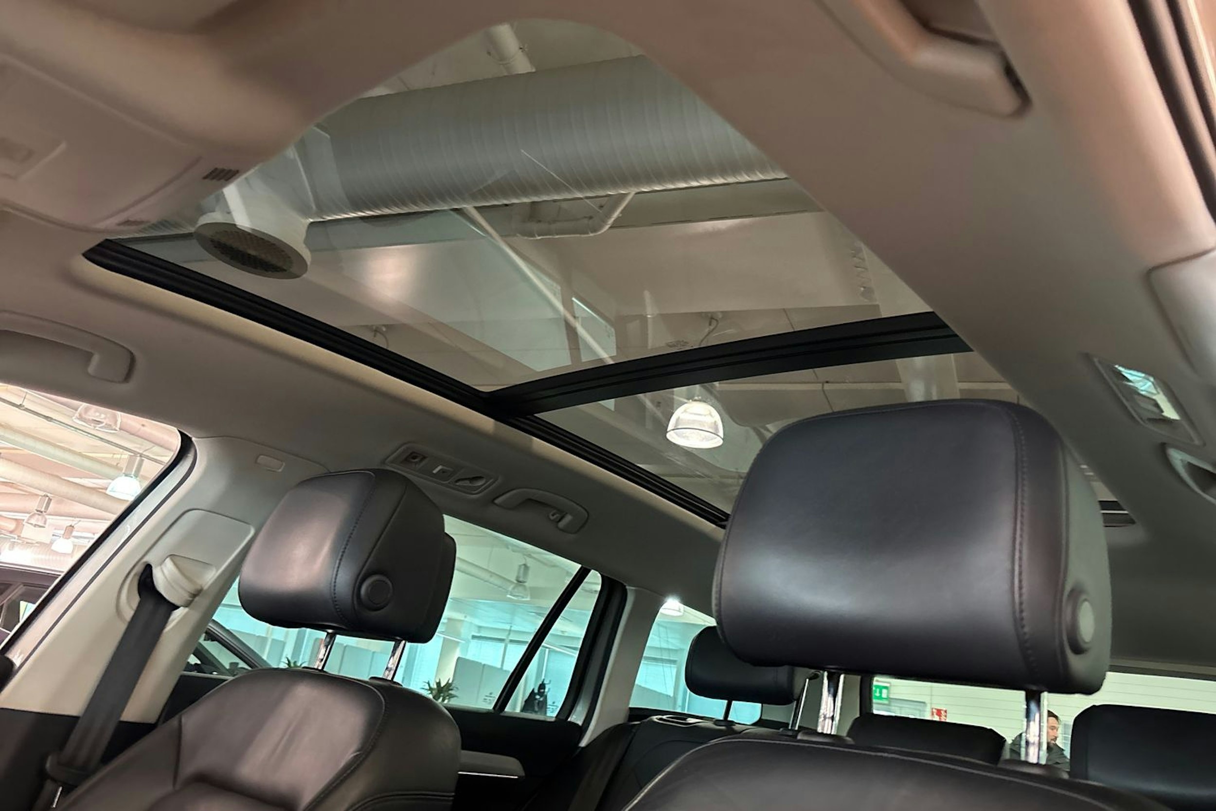 ruskea (beige) Volkswagen Passat 2016 kuva 27.