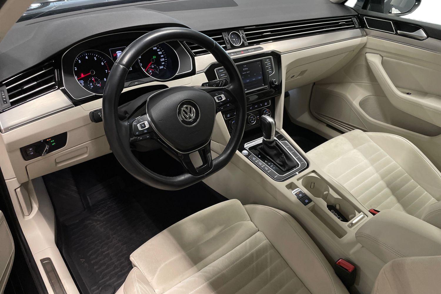 Volkswagen Passat 2016, photo 6/24