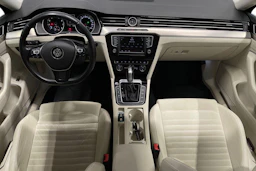 musta Volkswagen Passat 2016 kuva 7.