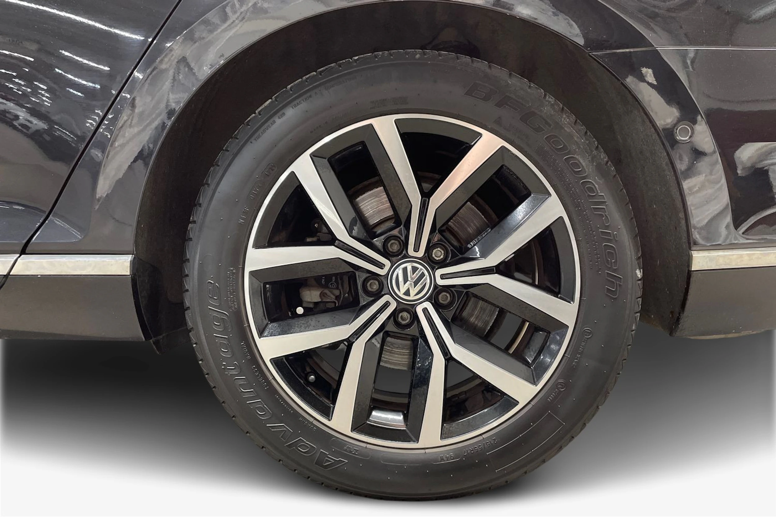 musta Volkswagen Passat 2016 kuva 9.