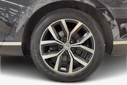 musta Volkswagen Passat 2016 kuva 9.