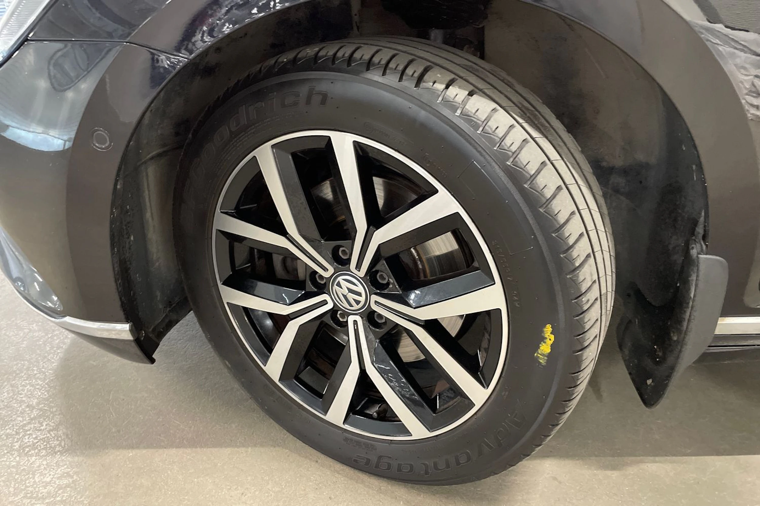 musta Volkswagen Passat 2016 kuva 10.