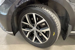 musta Volkswagen Passat 2016 kuva 10.