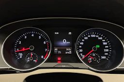 musta Volkswagen Passat 2016 kuva 13.